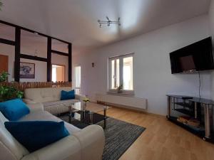 a living room with a couch and a tv at Ferienhaus Sonnenschein in Preetz