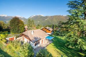 an aerial view of a house with a yard at Chalet du cret in Lathuile