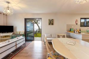a living room with a table and a couch at Referta Apartamento T2 in Prazeres