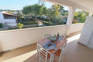 a table and chairs on the balcony of a house at Casa Vacanza Primitivo di Manduria in Otranto