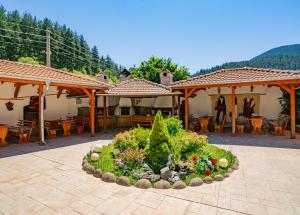 a garden in the middle of a patio at Yagodina Family Hotel in Yagodina