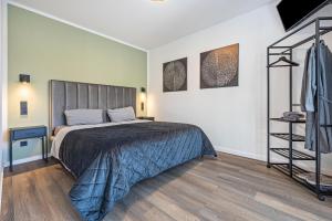 a bedroom with a bed and a clothes rack at Egge Resort 7c mit Whirpool u Sauna in Altenbeken