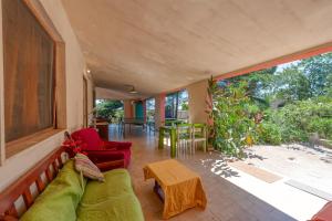 a living room with a couch and a table at Sprocketlandia in Frigole