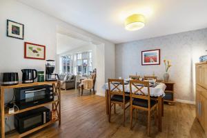 a living room with a table and a dining room at Ferienwohnung Butjes in Sollwitt