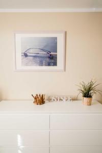 a picture of a boat on a white dresser at Bauernhof Marquardt in Fehmarn