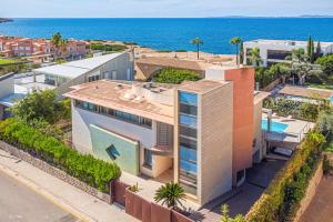 an aerial view of a house with the ocean in the background at Villa Agusmar in Llucmajor