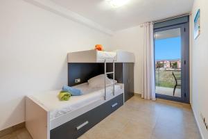 a bedroom with a bunk bed with a balcony at Cambrils Platja in Cambrils
