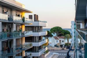 an apartment building with balconies and the ocean in the background at Cambrils Platja in Cambrils