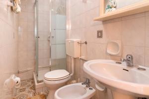a bathroom with a toilet and a sink and a shower at Il Baglio Antico in Prizzi +15 photos
