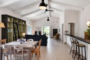 a living room with a table and a couch at Villa Nespolo in Levanto