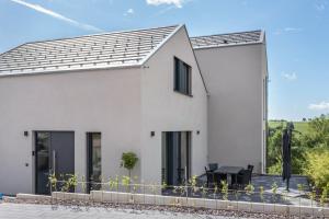a white house with black windows at Gold Haus in Weilheim