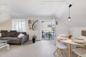 a living room with a couch and a table at Ferienwohnung Rosengarten in Mössingen