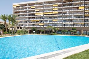 a large swimming pool in front of a building at Primera linea vistas panoramicas in Torremolinos