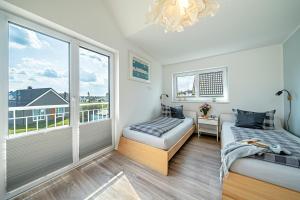 a bedroom with a bed and a window at An der Ostsee by Seeblick Ferien in Kappeln