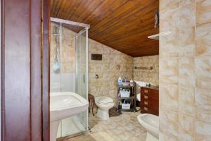 a bathroom with a tub and a toilet and a sink at Appartamento Gran Vista in Premeno +34 photos
