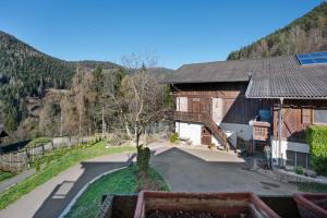 an aerial view of a house with a driveway at Kohlerhof Apartment in San Genesio Atesino