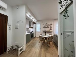 a kitchen and dining room with a table and chairs at Comfort Zone in Mestre +31 photos