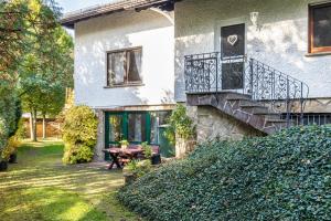 a house with a table and a balcony at Spessartruhe in Linsengericht +13 photos
