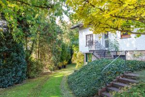 a house with a staircase in front of a yard at Spessartruhe in Linsengericht