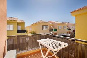 a white table on the balcony of a apartment at Las Velas 37 in Meloneras