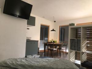 a room with a kitchen and a dining room at Ferienwohnung Haas Oberschopfheim in Friesenheim