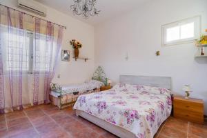 a bedroom with a bed and a window at Villetta a Torre Lapillo in Torre Lapillo