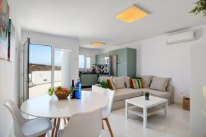 a living room with a white table and a couch at Kay 4 in La Santa