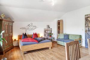 a living room with a bed and a couch at Aschaubichl - Wohnung Anemone in Grainau