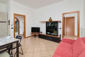 a living room with a red couch and a table at Appartamento Ania vista castello in Tenno
