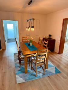 a dining room with a wooden table and chairs at Lieblingszeit bei Bamberg in Hirschaid