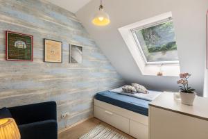 a small bedroom with a wooden accent wall at Ferienwohnung Am Jakobsweg in Schmallenberg