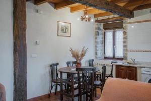 a kitchen and dining room with a table and chairs at Casa Lope in Dobres