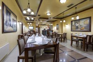 A restaurant or other place to eat at Hotel Sabor