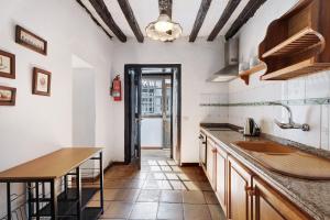 a kitchen with a sink and a counter at Casa Rural El Palmar in Vallehermoso