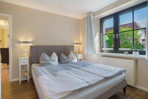 a bedroom with a large bed and a window at Ferienwohnung Sonnenblick in Putbus