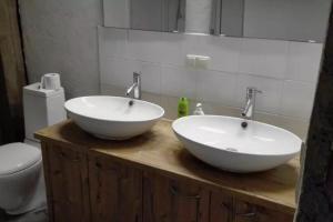 two white sinks on a wooden counter in a bathroom at 1690 Heritage Farmhouse-barn in Kuchl
