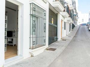 an empty street with a gate on the side of a building at Casa Jimena in Vejer de la Frontera