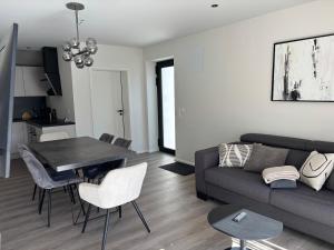 a living room with a couch and a table at Moderne Ferienwohnung Ravensburg in Ravensburg