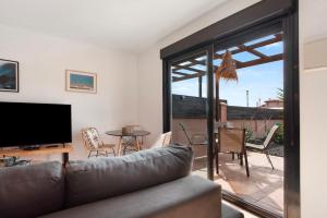 a living room with a couch and a television at Casa Vicente Majanicho in Lajares