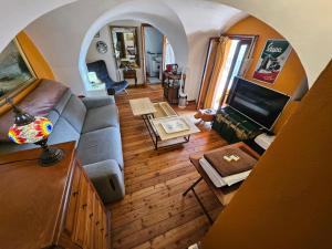 an overhead view of a living room with a couch and a tv at La Torre Medievale in Triora