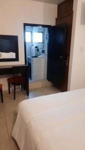 a hotel room with a bed and a kitchen at Hotel Boutique Yaocalli in San Martín de las Pirámides