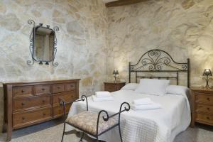 a bedroom with a bed and a mirror and a dresser at Chalet Los Paul in Chiclana de la Frontera +14 photos