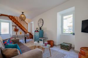 a living room with a couch and a table at Gite Leoannatim in Ruoms
