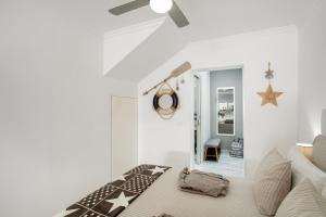 a white room with a bed and a ceiling fan at Estrella Del Mar Amazing Loft Casa in Mogán