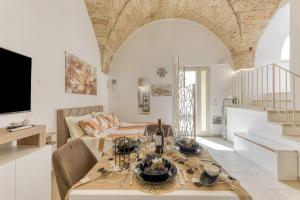 a living room with a couch and a table at Casa Don Michele in Specchia