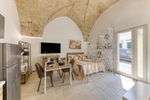 a bedroom with a bed and a table in a room at Casa Don Michele in Specchia