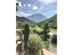 a view of a mountain and a river at Nogal in Hospital +7 photos