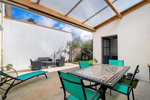 an outdoor patio with a table and chairs at Les Passiflores - Chambre d'Hôtes in Pornic
