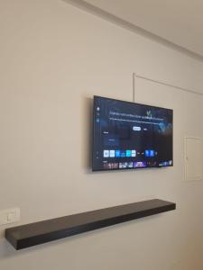 a flat screen tv hanging on a wall at Chez-moi wiss in Sfax