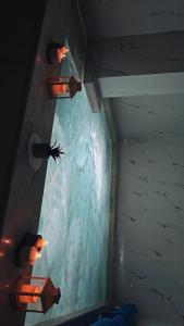a room with a aquarium with fish on the wall at Maribel Spa Hotel in Köprilova